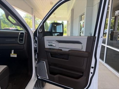New 2026 RAM 3500 Laramie AWD/4WD image 41