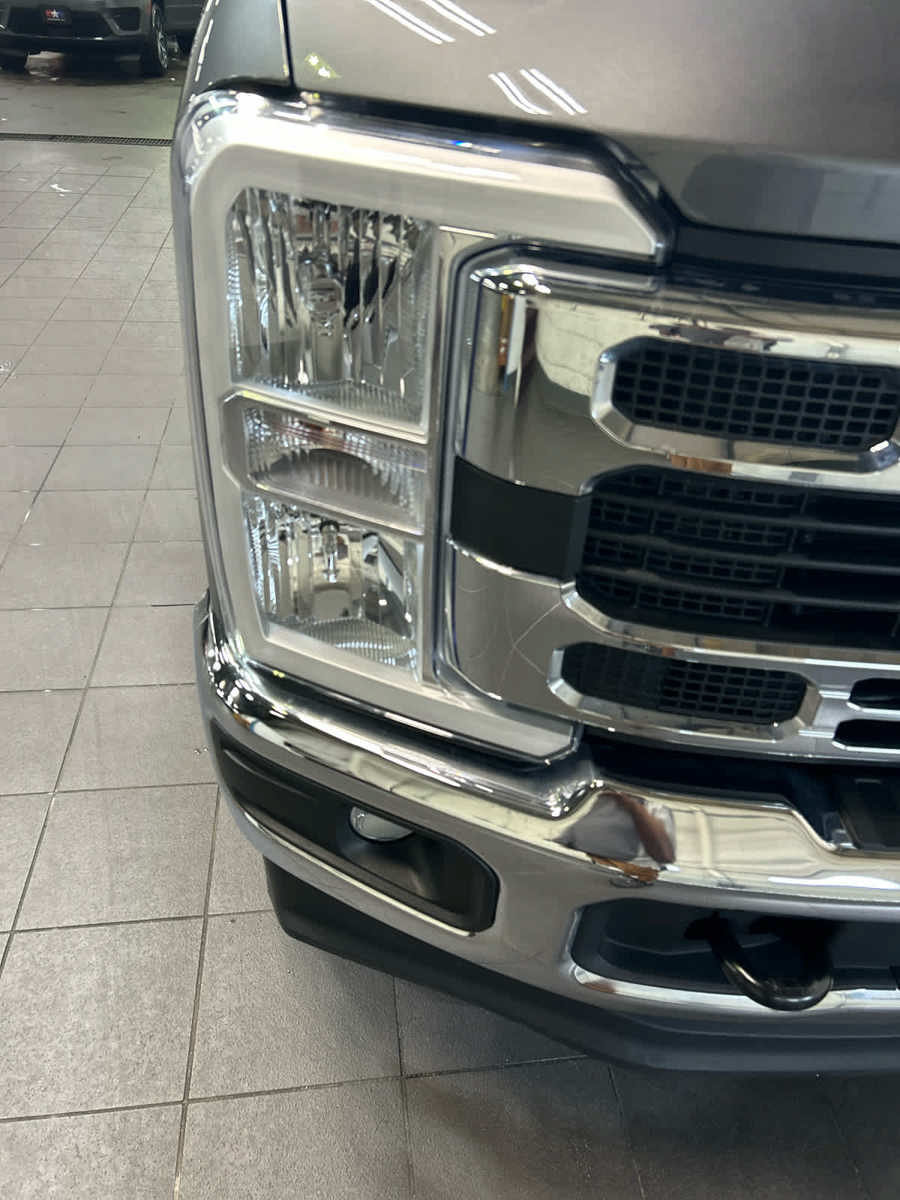 Used 2025 Ford F250 XLT AWD/4WD image 4