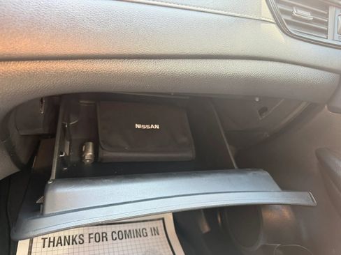 Used 2017 Nissan Rogue S FWD image 27