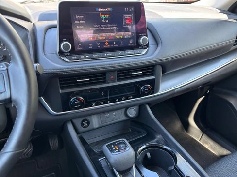 Used 2025 Nissan Rogue SV AWD/4WD image 17