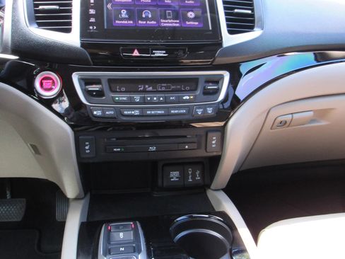 Used 2018 Honda Pilot Touring image 20