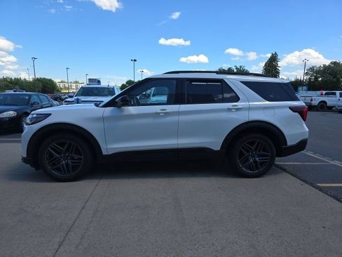 Used 2025 Ford Explorer ST AWD/4WD image 4