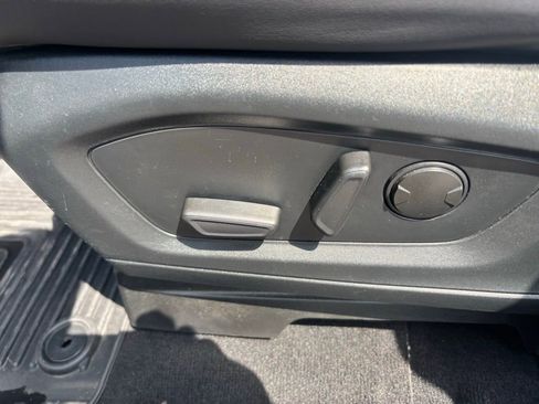 Used 2022 Ford Explorer XLT w/ Equipment Group 202A image 15