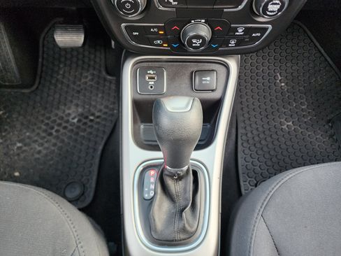 Used 2019 Jeep Compass Sport w/ Cold Weather Group FWD image 34
