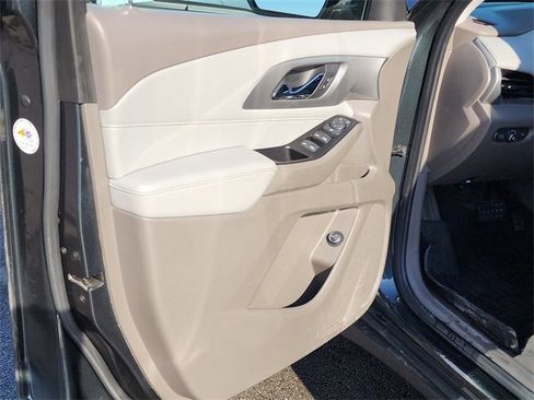 Used 2020 Chevrolet Traverse LT image 11