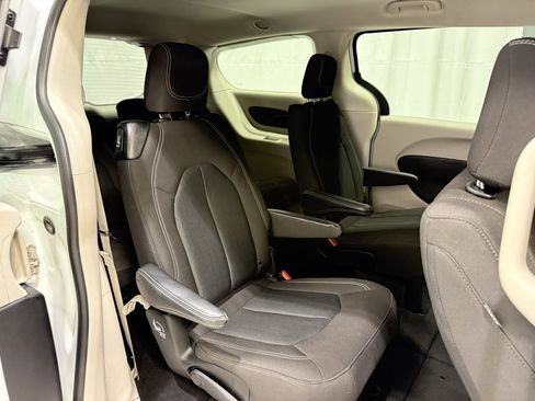 Used 2024 Chrysler Voyager LX image 22