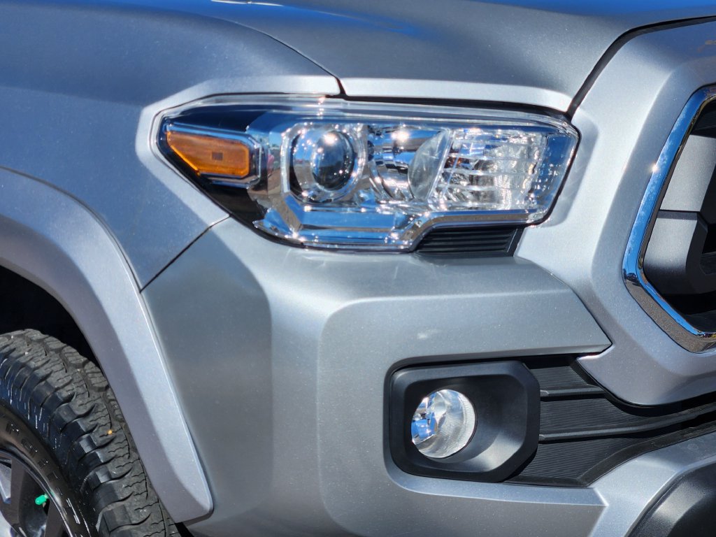 Used 2021 Toyota Tacoma SR5 AWD/4WD image 28