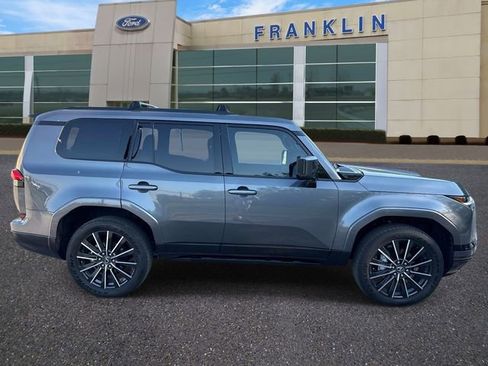 Used 2025 Lexus GX 550 w/ Accessory Package (2T) image 8