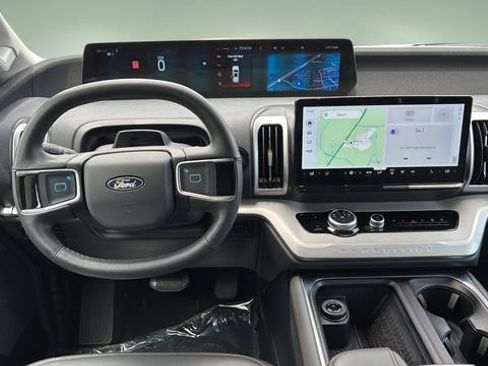 Used 2025 Ford Expedition Active AWD/4WD image 10