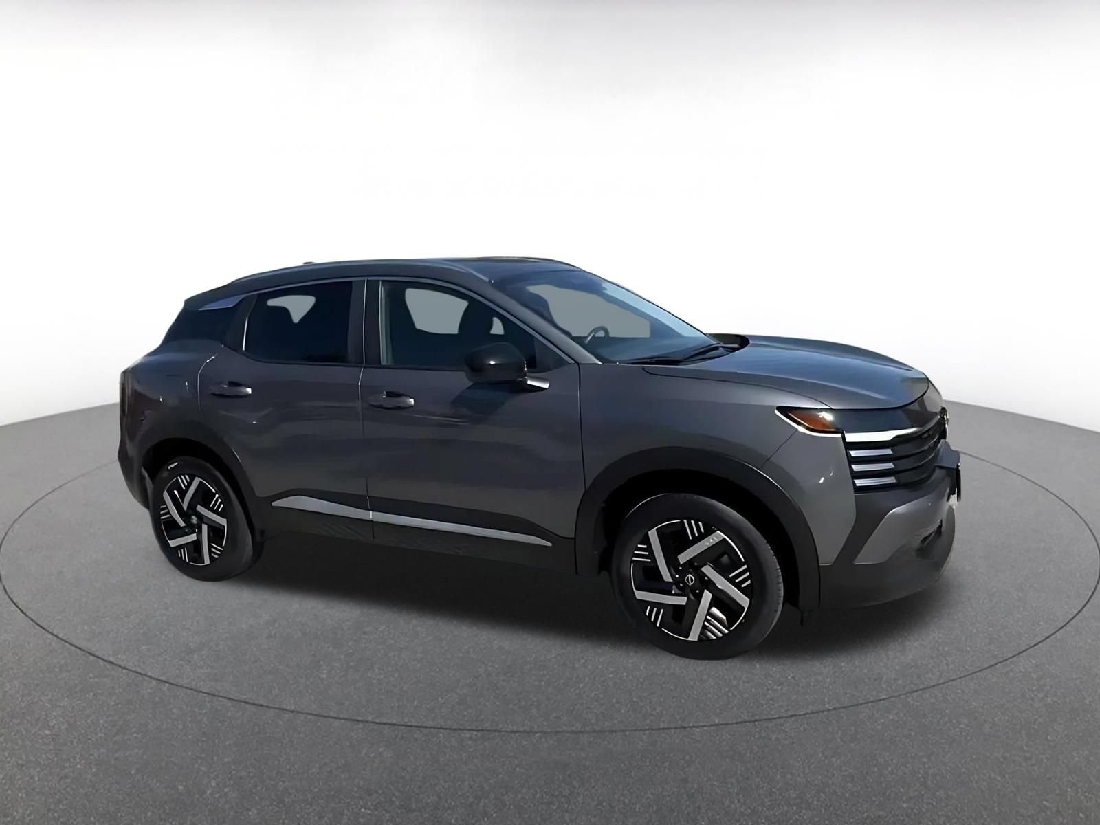 Used 2026 Nissan Kicks SV w/ Cold Weather Package FWD image 2
