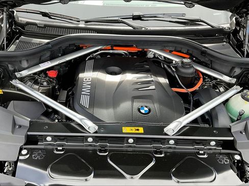 New 2026 BMW X5 xDrive50e w/ M Sport Package AWD/4WD image 12