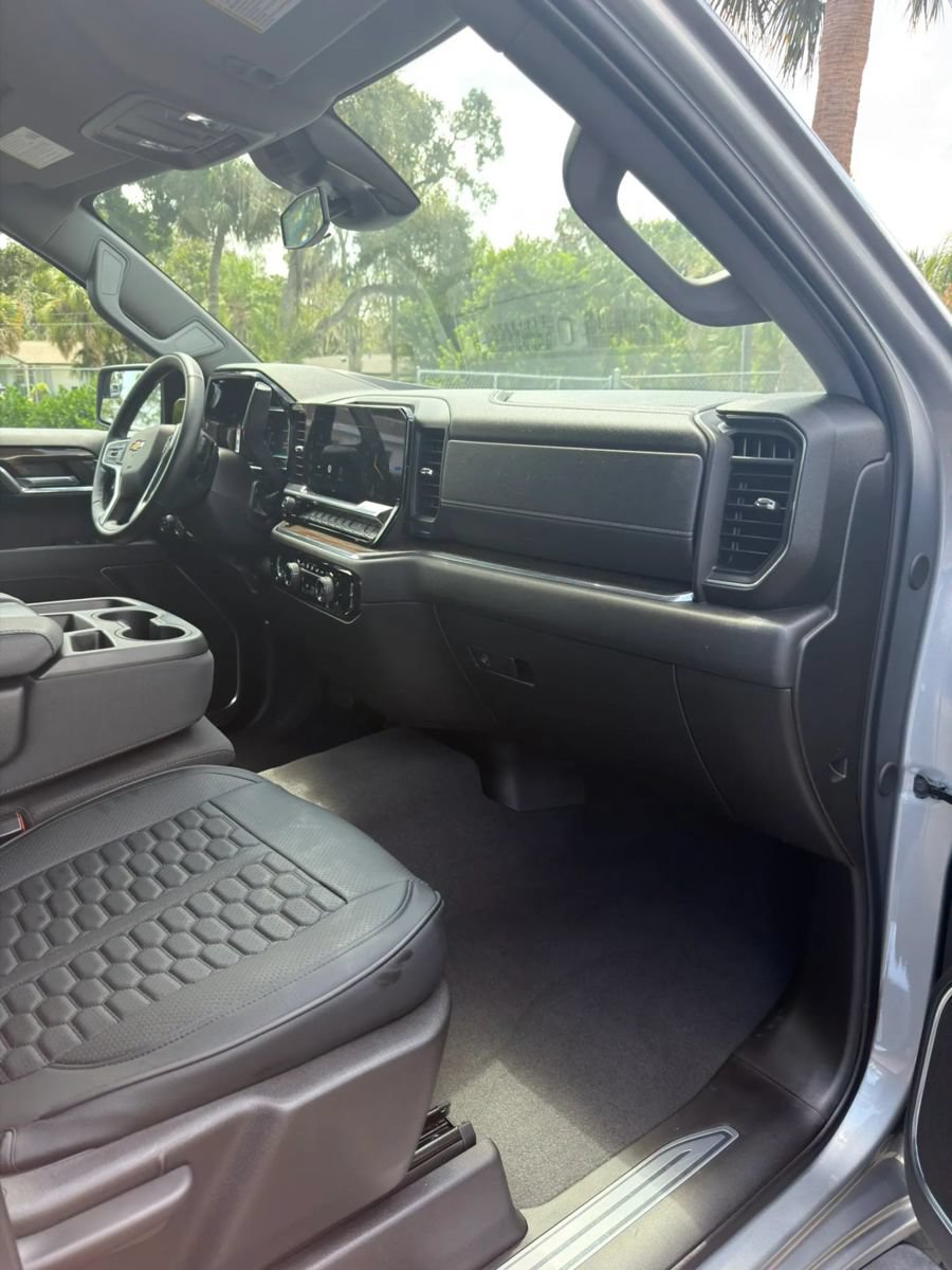 Used 2024 Chevrolet Silverado 1500 LT AWD/4WD image 9