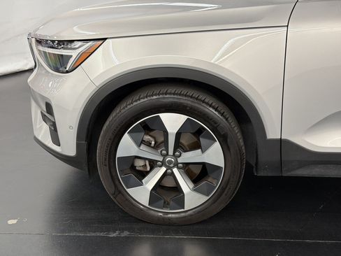 Used 2025 Volvo XC40 B5 Plus AWD/4WD image 13