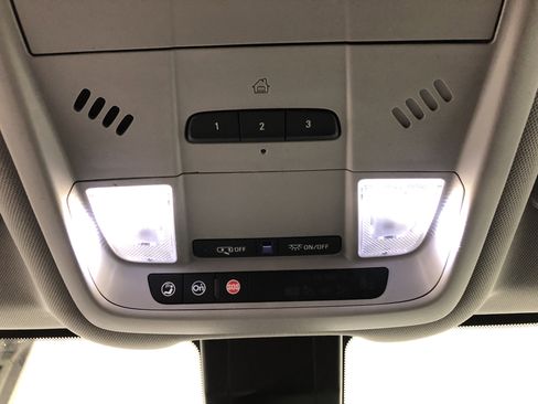 Used 2021 Chevrolet Equinox LT image 17