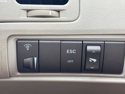 Used 2006 Hyundai Azera Limited image 25