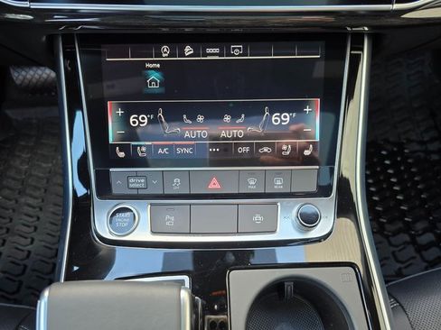 Used 2025 Audi Q8 Premium Plus image 32