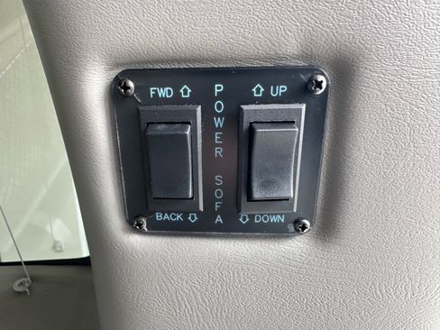 Used 2020 Chevrolet Express 2500 w/ Enhanced Convenience Package RWD image 32