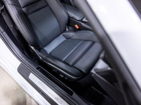 Used 2024 Porsche 911 Targa 4S w/ Premium Package image 30