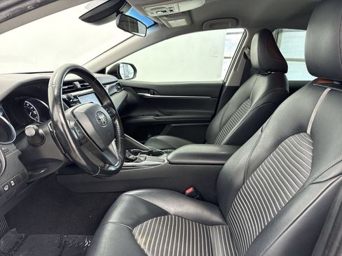 Used 2019 Toyota Camry SE FWD image 11