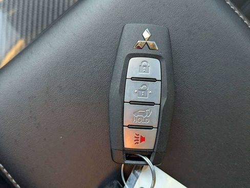 Used 2025 Mitsubishi Outlander SE image 32