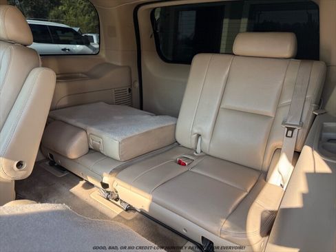 Used 2010 Cadillac Escalade Premium AWD/4WD image 17