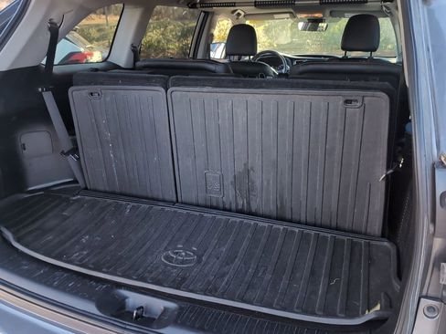 Used 2019 Toyota Highlander Limited image 11