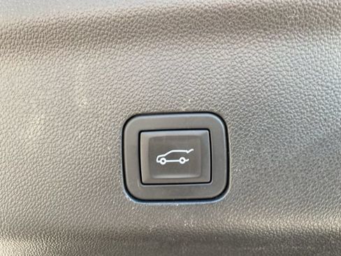 Used 2025 GMC Yukon Denali AWD/4WD image 32