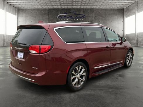 Used 2017 Chrysler Pacifica Limited FWD image 3