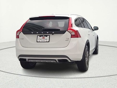 Used 2016 Volvo V60 T5 Cross Country image 7