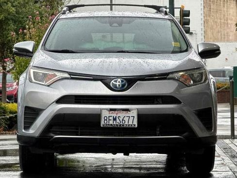 Used 2018 Toyota RAV4 LE Plus image 6