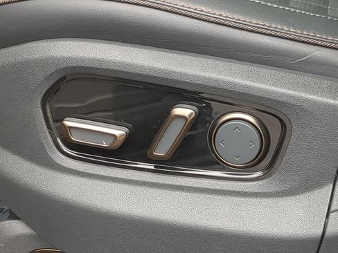 Used 2026 Rivian R1S Premium AWD/4WD image 17