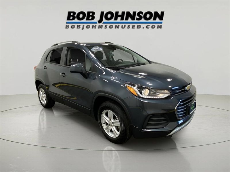 Certified 2022 Chevrolet Trax LT w/ LT Convenience Package image 1