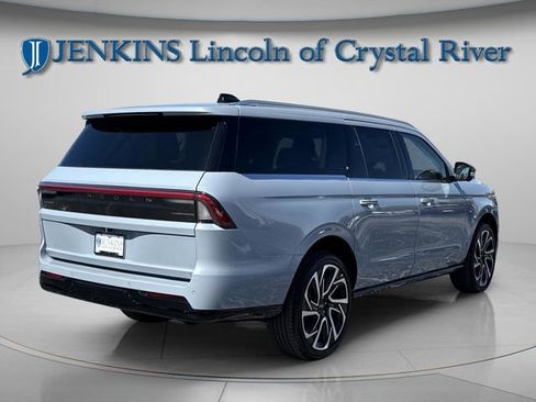 New 2026 Lincoln Navigator L Reserve AWD/4WD image 9