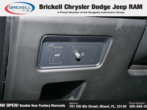 Used 2019 Land Rover Discovery SE AWD/4WD image 24