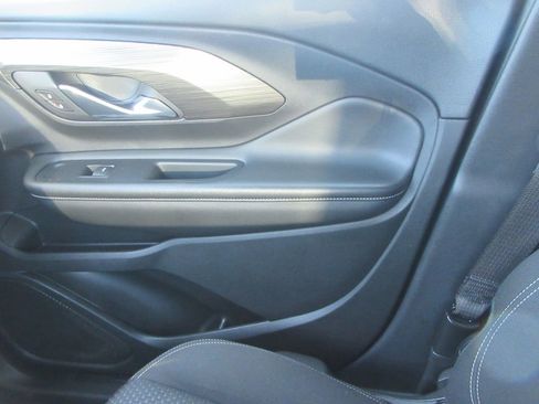 Certified 2023 GMC Terrain SLE image 31