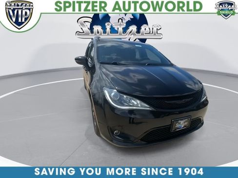 Used 2018 Chrysler Pacifica Limited w/ S Appearance Package FWD image 3