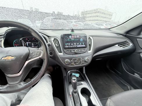 Used 2017 Chevrolet Malibu LT image 17