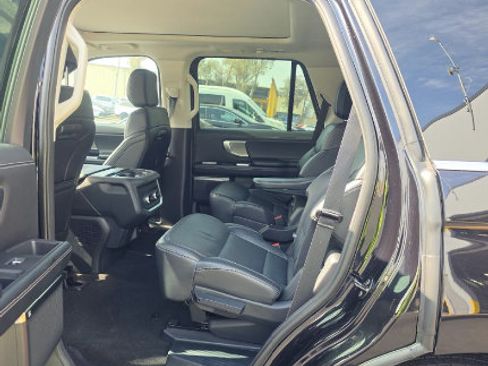 Certified 2025 Ford Expedition Platinum AWD/4WD image 9