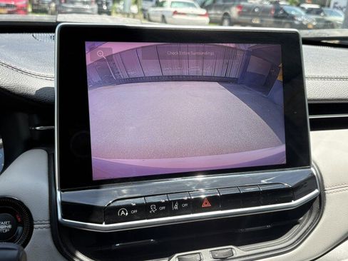 Used 2022 Jeep Compass Limited image 13