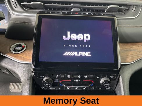 Used 2025 Jeep Grand Cherokee Summit image 17