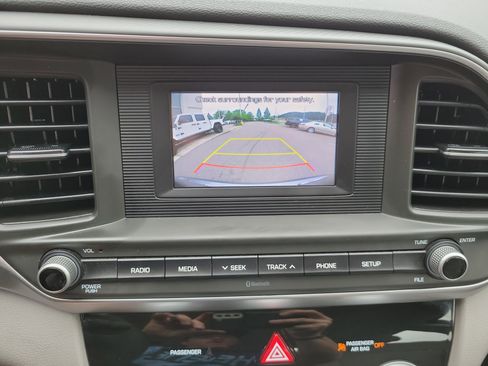 Used 2019 Hyundai Elantra SE FWD image 16