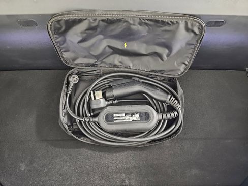 Used 2022 Rivian R1T Launch Edition image 14