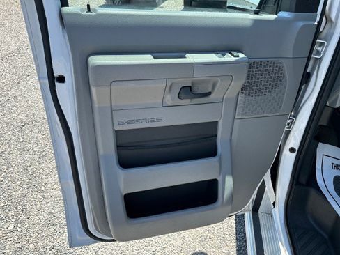 Used 2011 Ford E-350 and Econoline 350 XLT RWD image 24