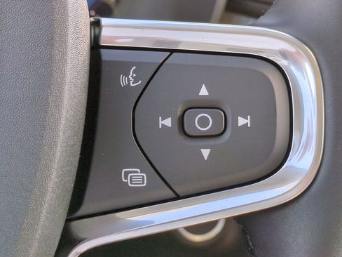 New 2025 Volvo XC40 B5 Core w/ Protection Package Premier image 25