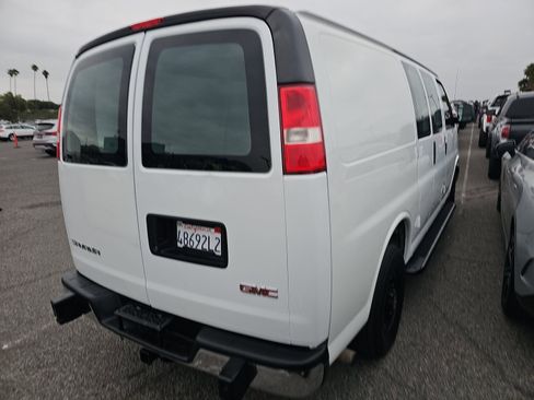 Used 2017 GMC Savana 2500 RWD image 6