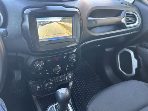 Used 2018 Jeep Renegade Latitude w/ Cold Weather Group image 23