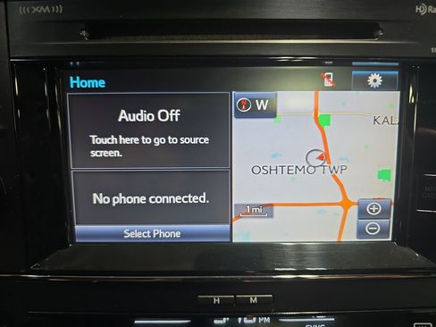 Used 2018 Toyota Avalon Touring w/ Carpet Mat Package FWD image 22