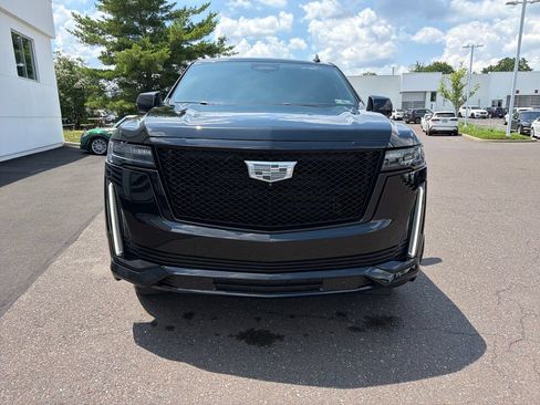Used 2023 Cadillac Escalade Sport w/ LPO, ONYX Package AWD/4WD image 4