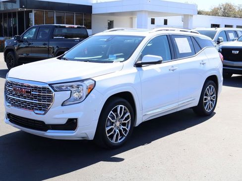 Used 2023 GMC Terrain Denali w/ Denali Premium Package image 4