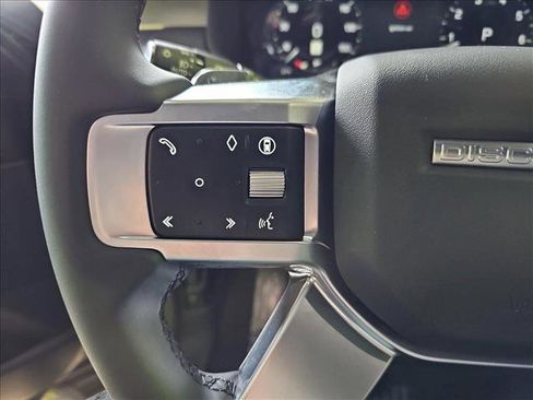 New 2024 Land Rover Discovery Dynamic SE image 17